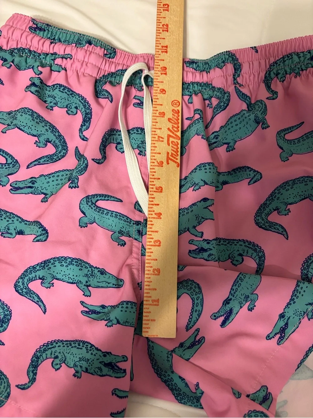 Chubbies Swim Trunks Men’s M Pink Alligator Crocodile Print 5.5” Inseam